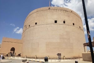 Muscat: Full-Day Nizwa Souq, Fort & Jabel Akhdar Tour +Lunch