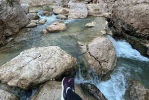 Muscat: Full-Day Wadi Shab & Bimmah Sinkhole + free lunch