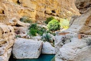 Muscat: Full-Day Wadi Shab & Bimmah Sinkhole + free lunch