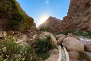 Muscat: Full-Day Wadi Shab & Bimmah Sinkhole + free lunch