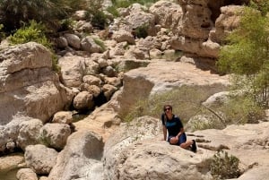 Muscat: Full-Day Wadi Shab & Bimmah Sinkhole + free lunch