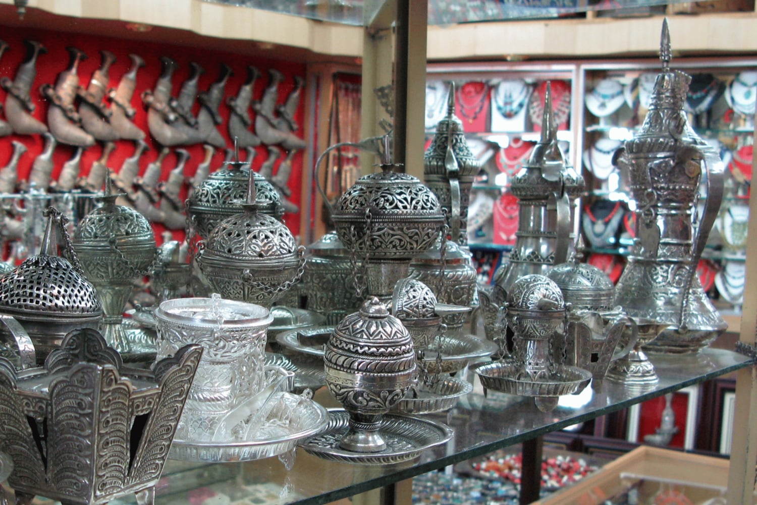 Muscat Marvels: Luxury Tour with Customizable Itinerary