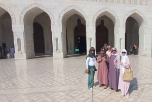 Muscat: Night Tour [ Sightseeing ]