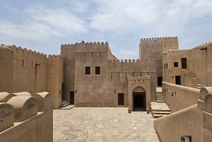 Muscat: Nizwa and Al Jabal Al Akhdar Private Tour with Lunch