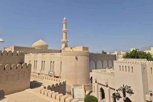 Mascate : visite d'une journée du fort de Nizwa et du vieux village d'Al Hamra