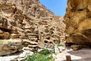 Muscat Oman Grand Canyon, Jebel Shams & Nizwa