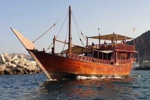 Mascate - Croisière côtière et au coucher du soleil en boutre omanais (2 heures)