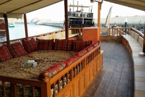 Muscat - Omani Dhow Coastal and Sunset Cruise (2 timer)