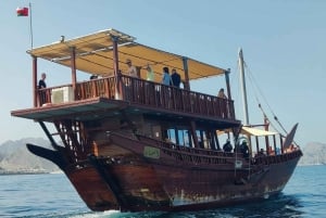 Muscat - Omani Dhow kust- och solnedgångskryssning (2 timmar)