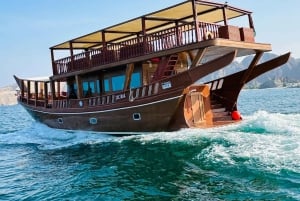 Mascate: crucero en dhow omaní y tour de esnórquel