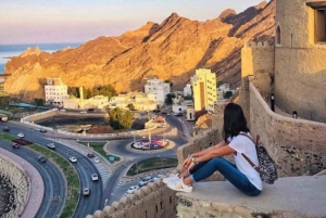 مسقط: جولة خاصة في مدينة مسقط مع امرأة محلية