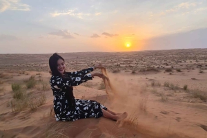 Mascate : Visite privée du désert de Wahiba Sands avec camping et nuitée