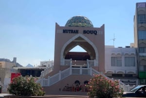Muscat: Private City Tour With Pick-up/Drop-off & free Meal