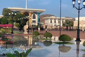Muscat: Private City Tour With Pick-up/Drop-off & free Meal