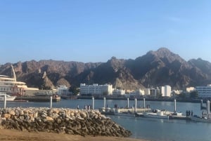 Muscat: Private City Tour With Pick-up/Drop-off & free Meal