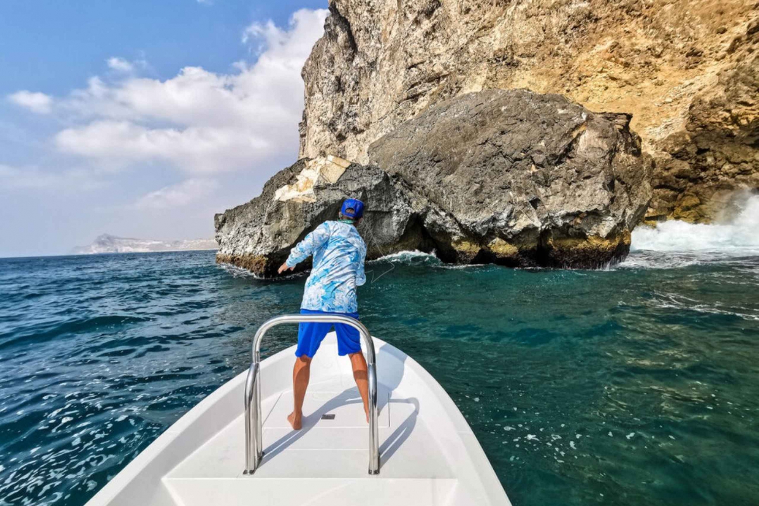 Muscat: Private Full-Day Fishing Trip with Pickup and Lunch