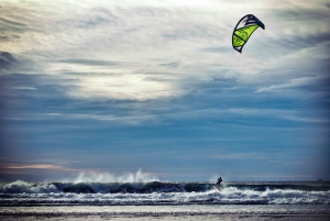 Muscat: Private Kitesurfing Lesson for Beginners