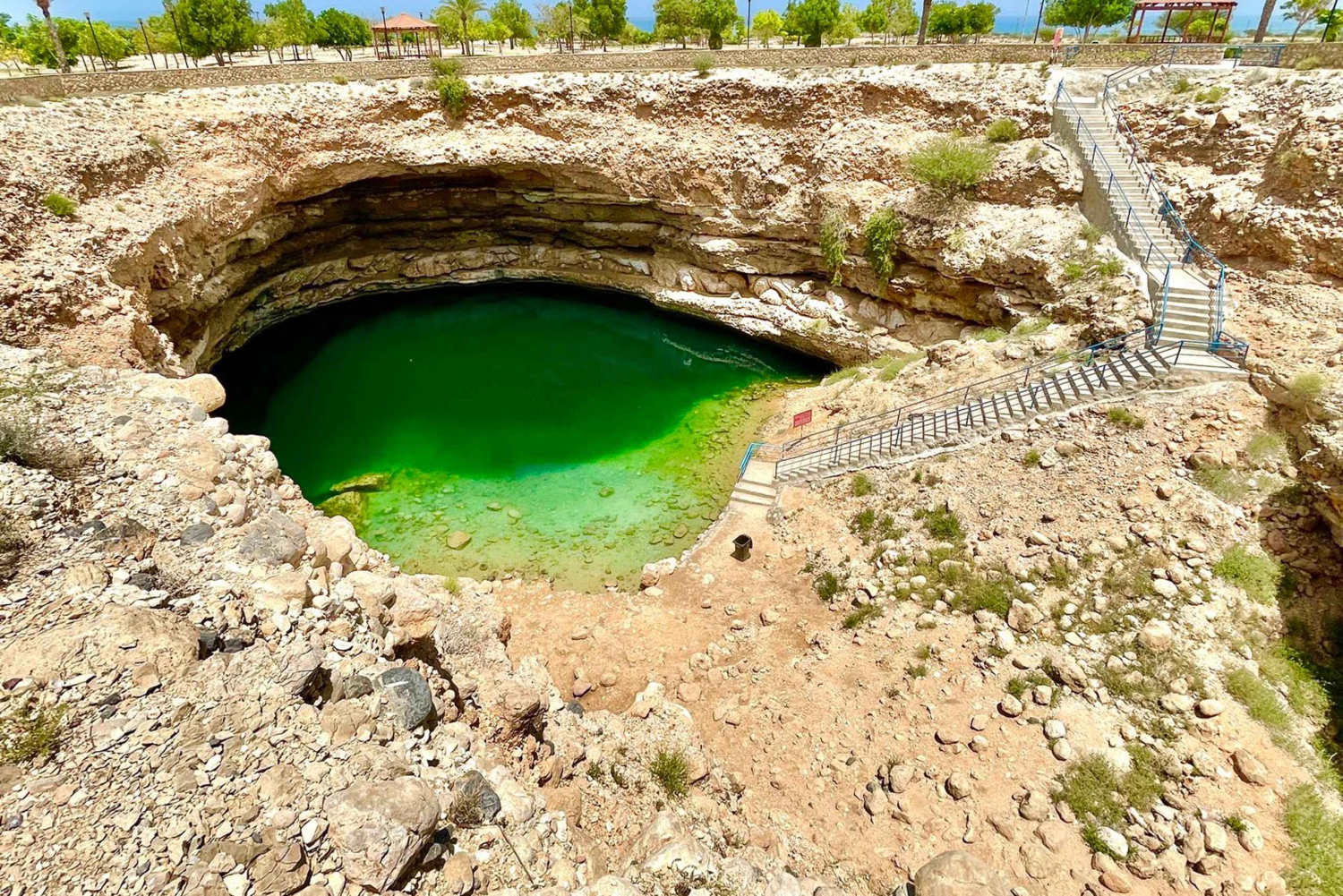 マスカット：ワディ・シャブ＋陥没穴へのプライベート旅行