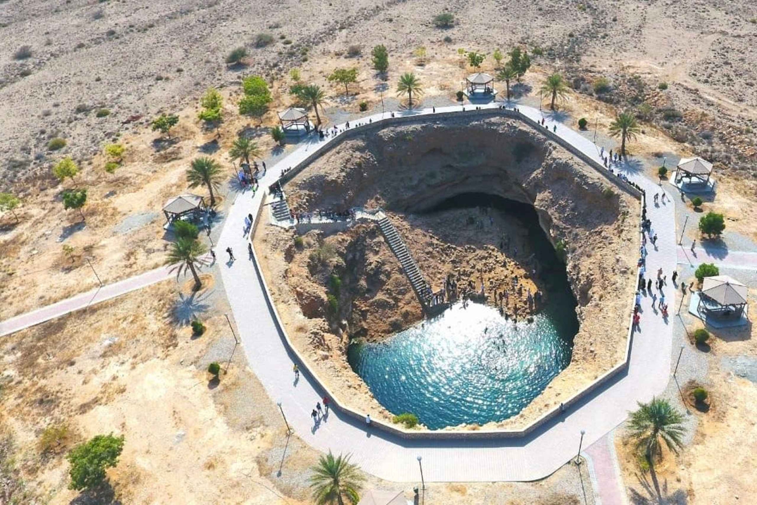 マスカット：ワディ・シャブ＋陥没穴へのプライベート旅行