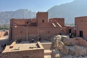 Muscat: heldagstur til Nakhal, Rustaq og varme kilder