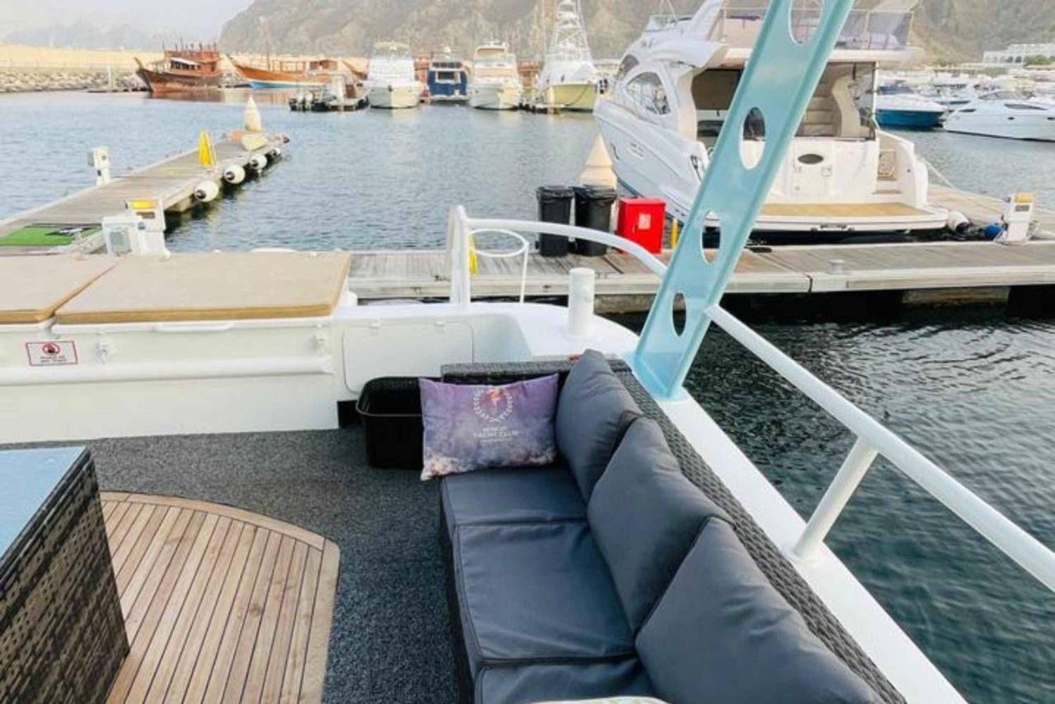 Maskat: rejs półpodwodny ze snorkelowaniem i przekąskami