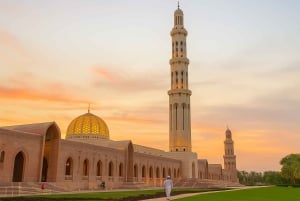 Muscat: Sultan Qaboos Grand Mosque Tour with Omani Lunch