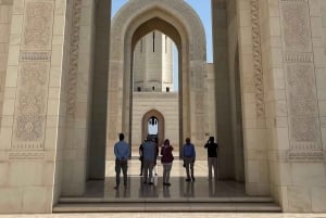مسقط: جولة في جامع السلطان قابوس الكبير مع غداء عماني