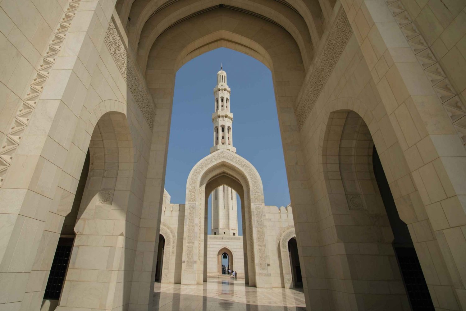 Muscat: Sultan Qaboos Mosque & Bait Al Zubair Museum Tour