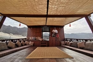 Mascate : Croisière au coucher du soleil avec le fort d'Al Jalali et le fort de Mirani