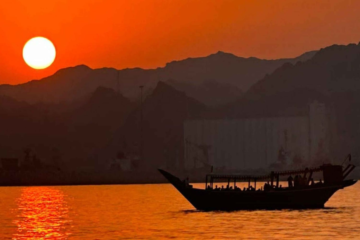 Maskat: rejs tradycyjnym omanskim dau o zachodzie słońca