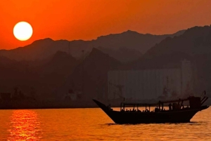Maskat: rejs tradycyjnym omanskim dau o zachodzie słońca