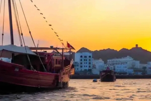 Maskat: rejs tradycyjnym omanskim dau o zachodzie słońca