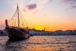 Maskat: rejs tradycyjnym omanskim dau o zachodzie słońca