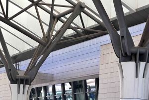 Маскат: частный трансфер на такси класса люкс из аэропорта