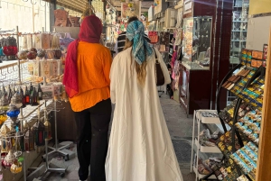 من مسقط إلى نزوى: جولة خاصة في القلعة والسوق والفلج والمتحف