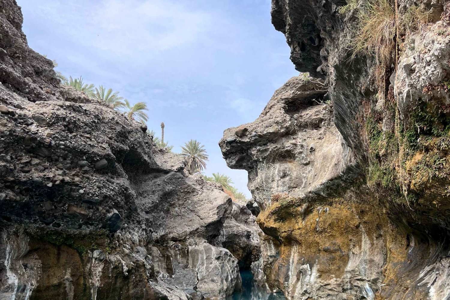 Muscat: Tur til Wadi Al Hoqain Blue Pools med frokost