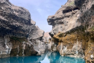 Muscat: Tur til Wadi Al Hoqain Blue Pools med frokost