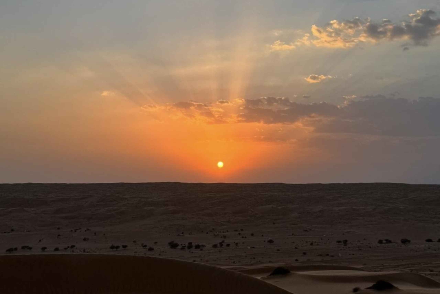 Masqat: Wadi Bani Khalid ja Wahiban hiekat – päiväkierros auringonlaskun aikaan