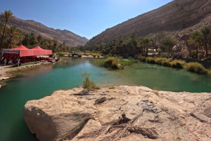 Masqat: Wadi Bani Khalid ja Wahiban hiekat – päiväkierros auringonlaskun aikaan