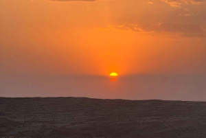 Masqat: Wadi Bani Khalid ja Wahiban hiekat – päiväkierros auringonlaskun aikaan