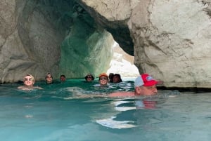 Muscat: Wadi Bani Khalid Oasis & Oman Desert Tour