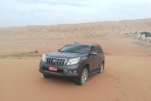 Mascate: tour de día completo a Wadi Bani Khalid y Wahiba Sands