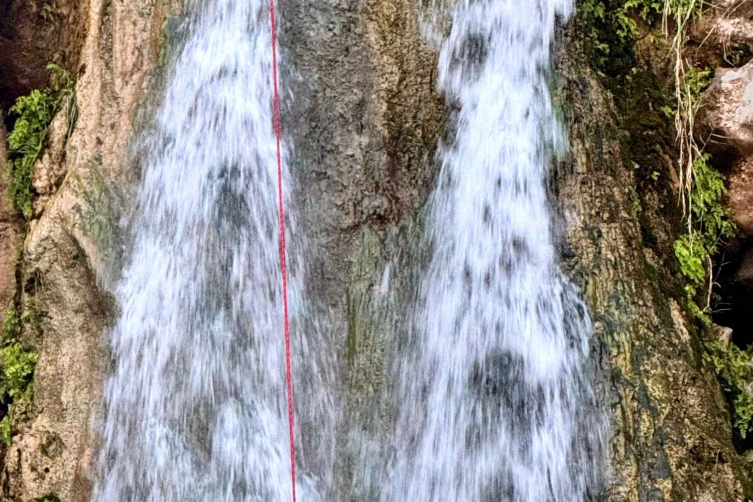 مسقط: مغامرة التجديف في وادي ميبام مع الصعود على الصخور