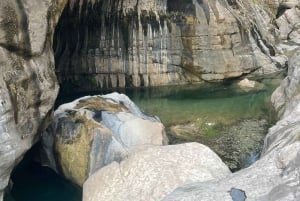 Muscat: Wadi Mibam, Sur och Bimmah Sinkhole dagsutflykt