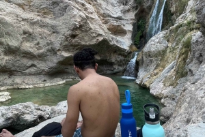 Mascate: passeio de um dia a Wadi Mibam, Sur e Bimmah Sinkhole