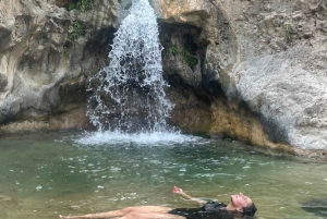 Mascate: passeio de um dia a Wadi Mibam, Sur e Bimmah Sinkhole