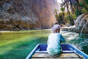 Muscat: Wadi Shab and Bimah Sinkhole Tour with Audio Guiding