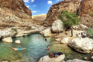 مسقط: جولة ليوم كامل في وادي شاب وحفرة بيمة