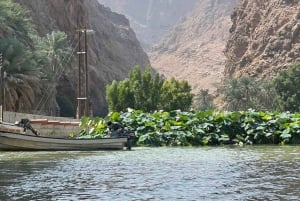 Muscat: Wadi Shab & Bimmah Sinkhole Full-Day Tour