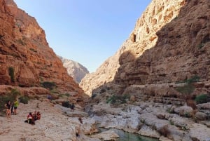 Muscat: Wadi Shab & Bimmah Sinkhole Tour with Pickup & Lunch